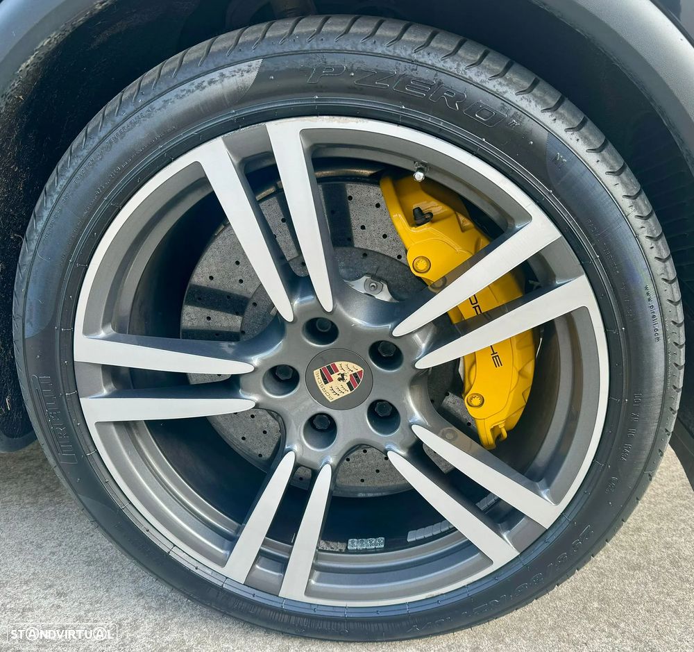 Porsche Cayenne Turbo - 10
