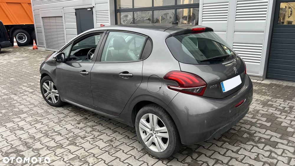 Peugeot 208 - 5