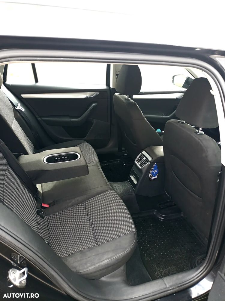 Skoda Octavia 2.0 TDI DSG Style - 12