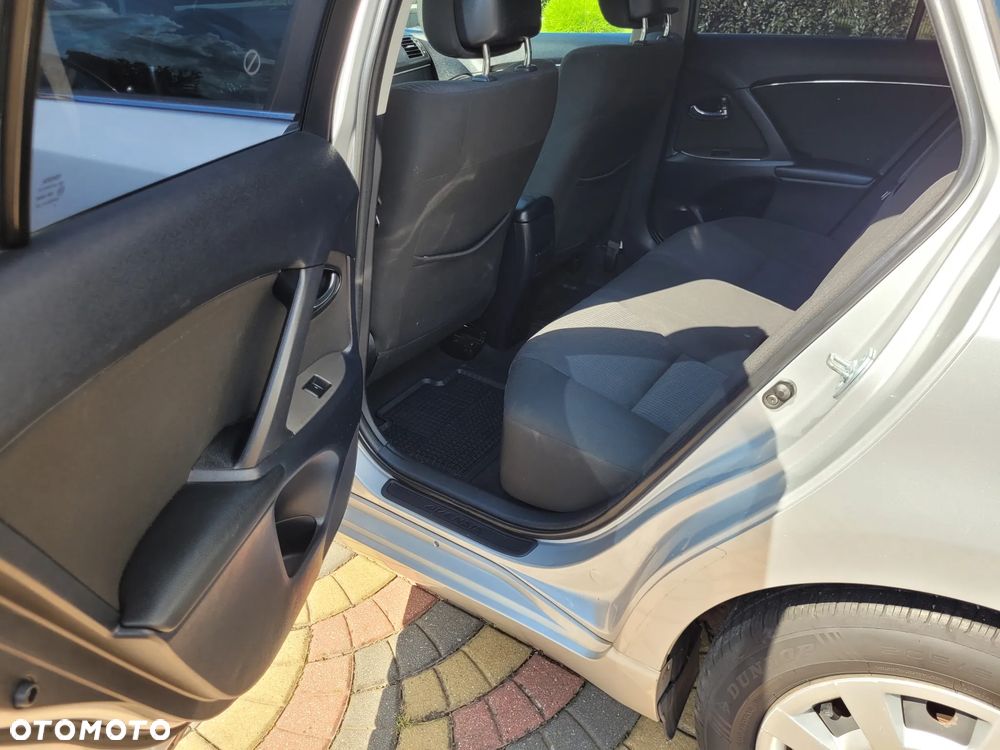 Toyota Avensis 1.8 Sol - 11