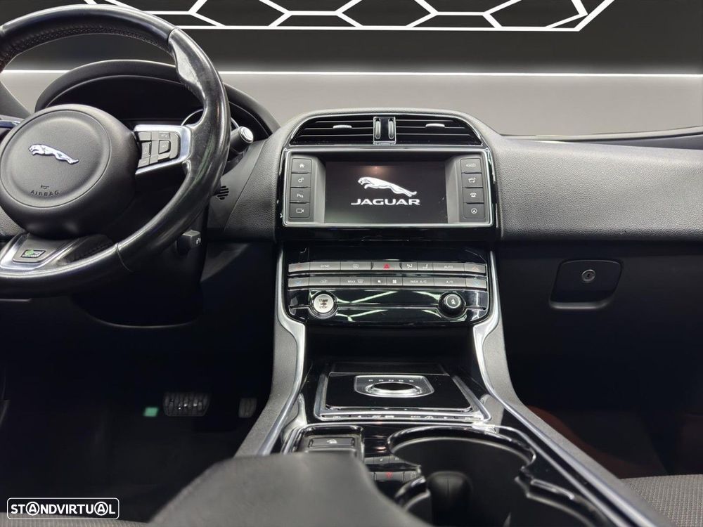 Jaguar XE 2.0 D R-Sport Aut. - 10