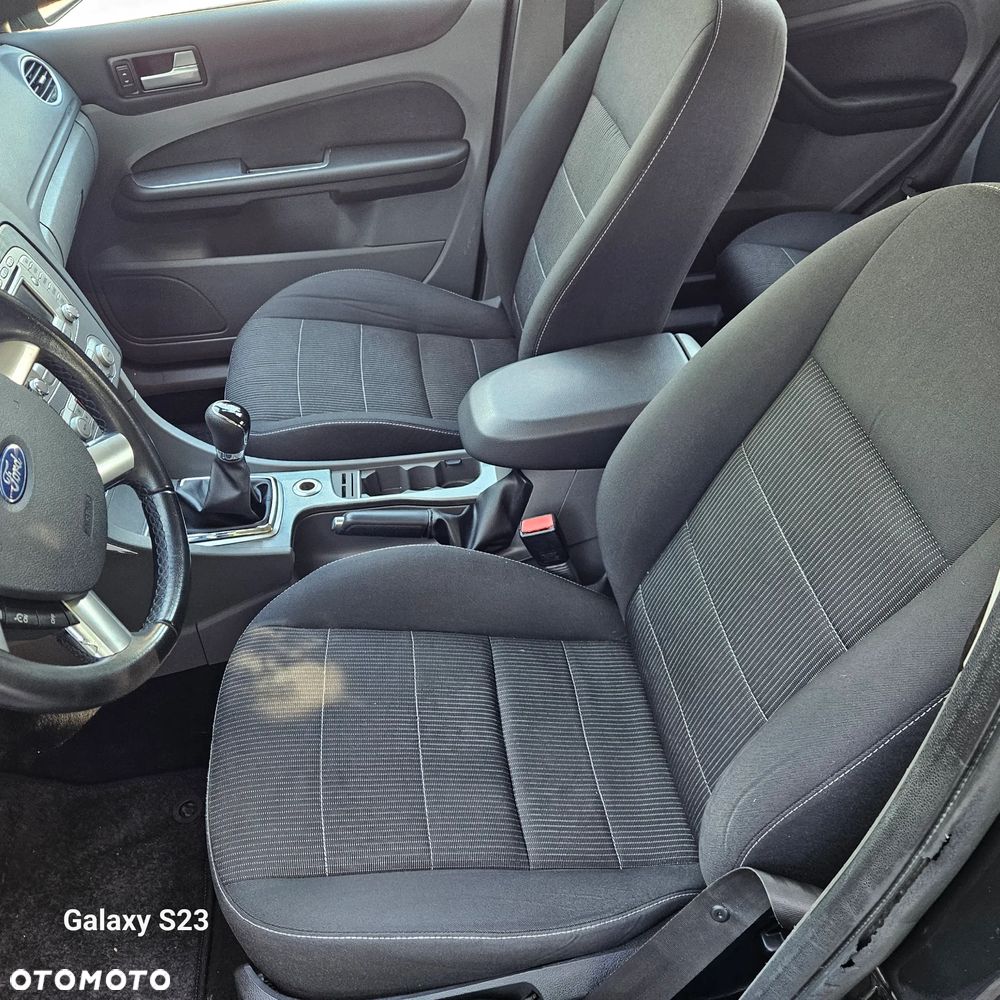 Ford Focus 1.8 Sport - 16