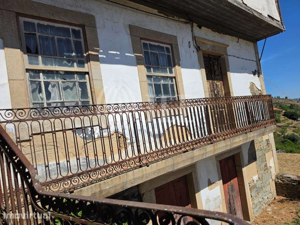 Moradia T3 para remodelação total, em S. João da Pesqueira - Grande imagem: 5/29