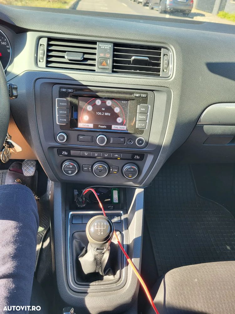 Volkswagen Jetta - 11