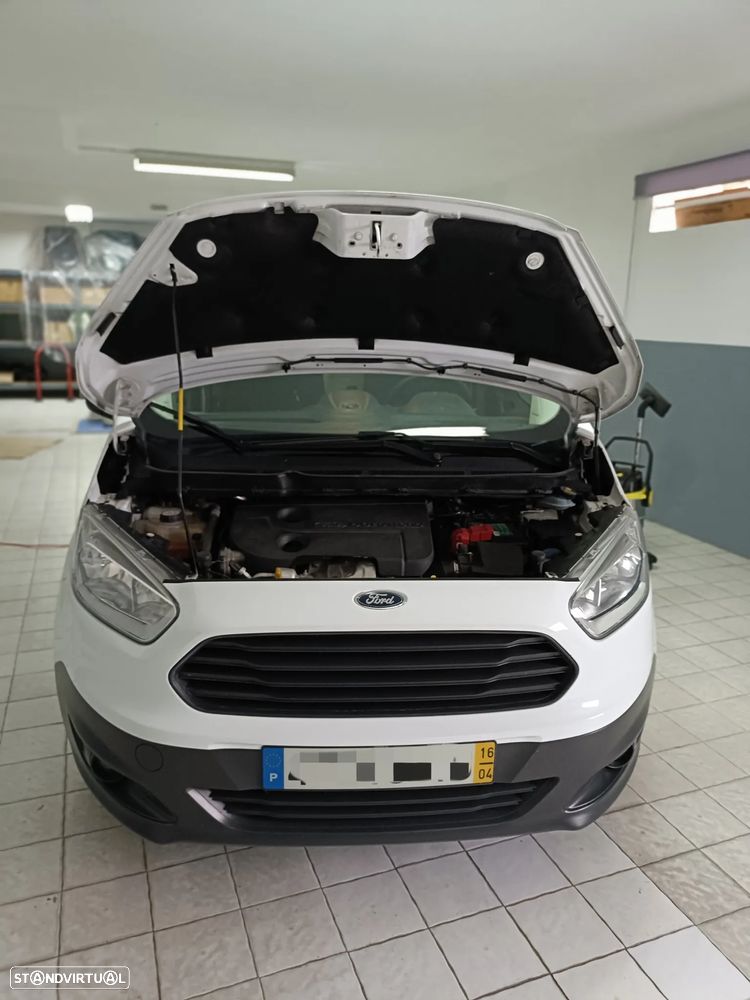 Ford Courier - 35