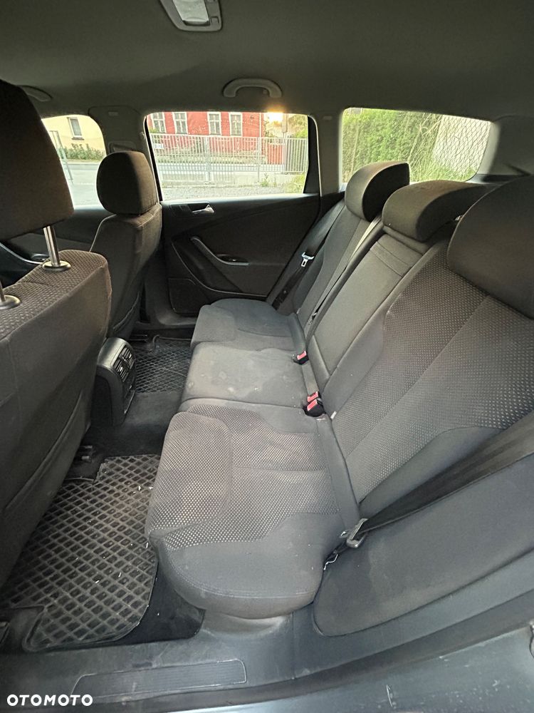 Volkswagen Passat 2.0 TDI Comfortline - 6