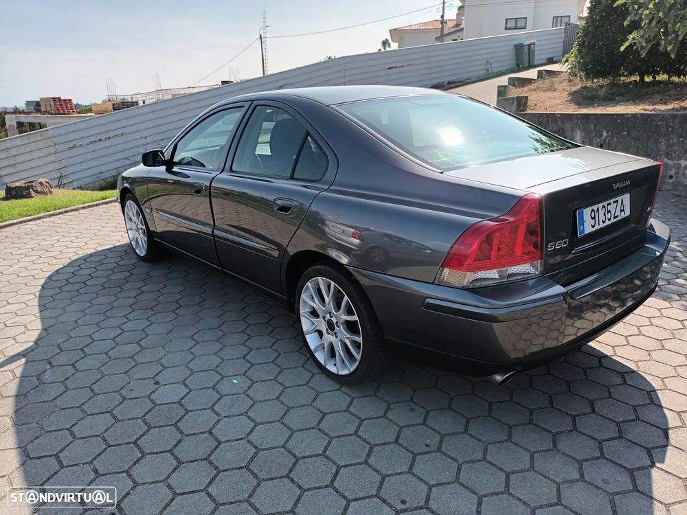 Volvo S60 2.4 D5 - 4
