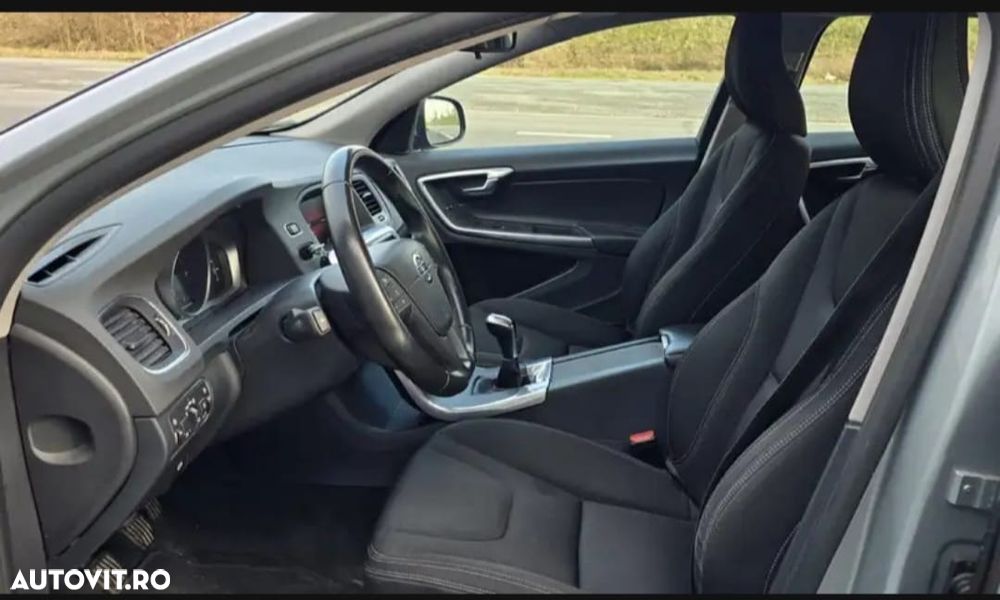 Volvo V60 D4 Momentum - 13