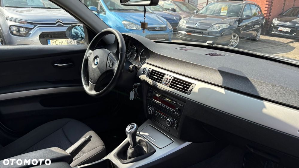BMW Seria 3 318i - 14