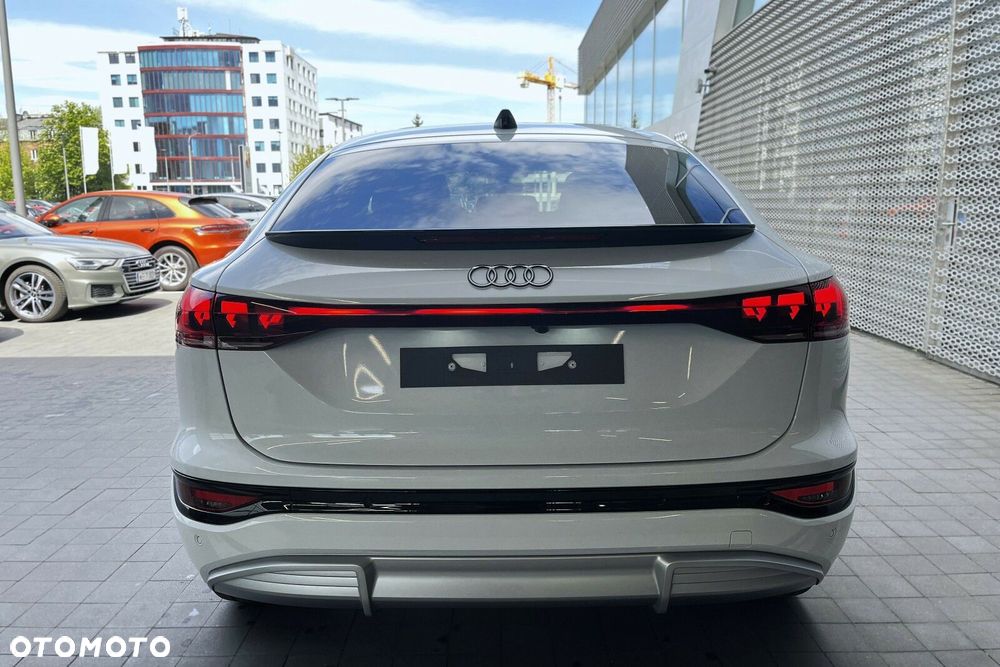 Audi Q6 e-tron - 14