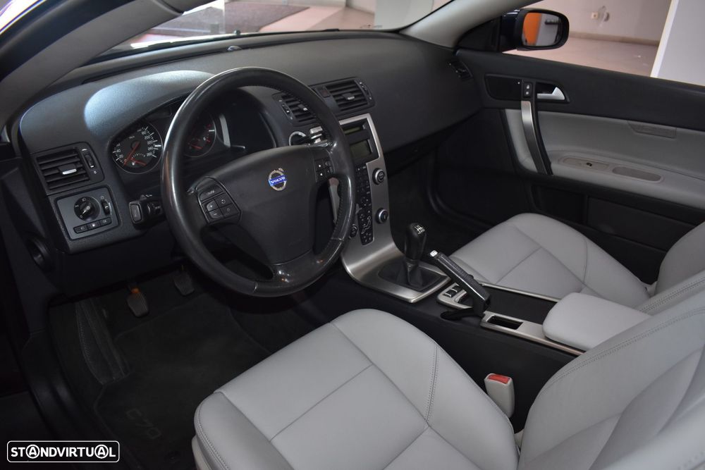 Volvo C70 2.4 D5 Momentum - 30