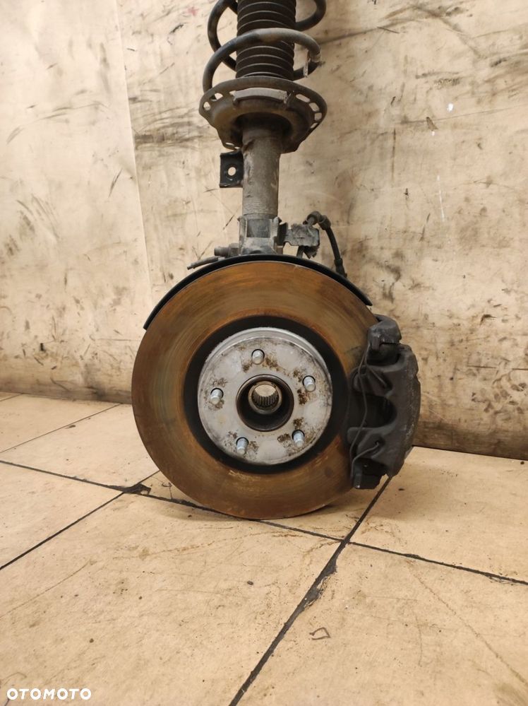 Zwrotnica Mcperson prawy przód Focus MK4 IV 4 - 2