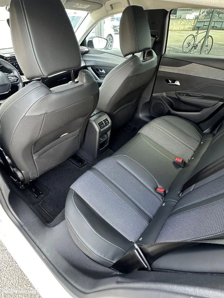 Peugeot 308 1.6 Hybrid Allure e-EAT8 - 24