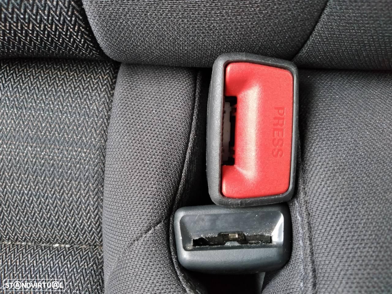 ENGATE DO CINTO TRASEIRO DIREITO HYUNDAI IONIQ - 1