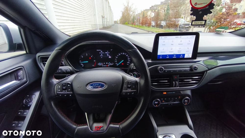 Ford Focus 1.5 EcoBlue Start-Stopp-System ST-LINE DESIGN - 26