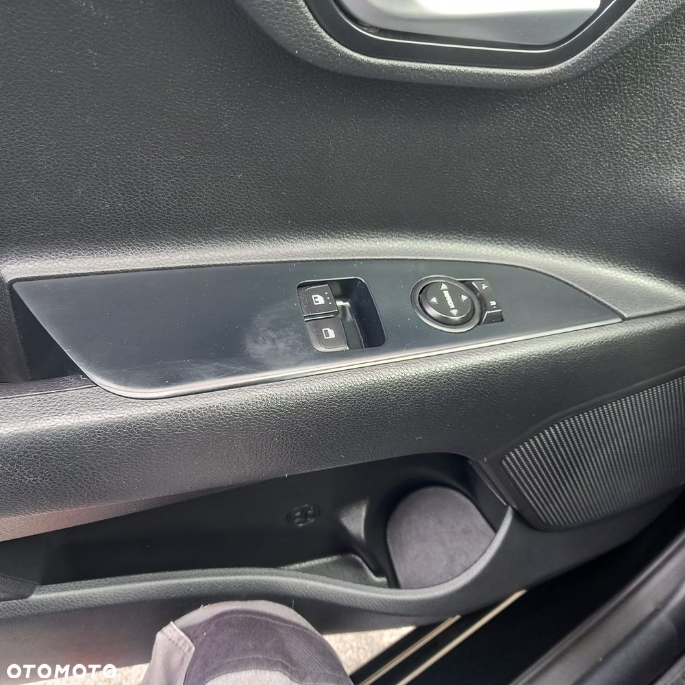 Kia Rio 1.2 L - 8
