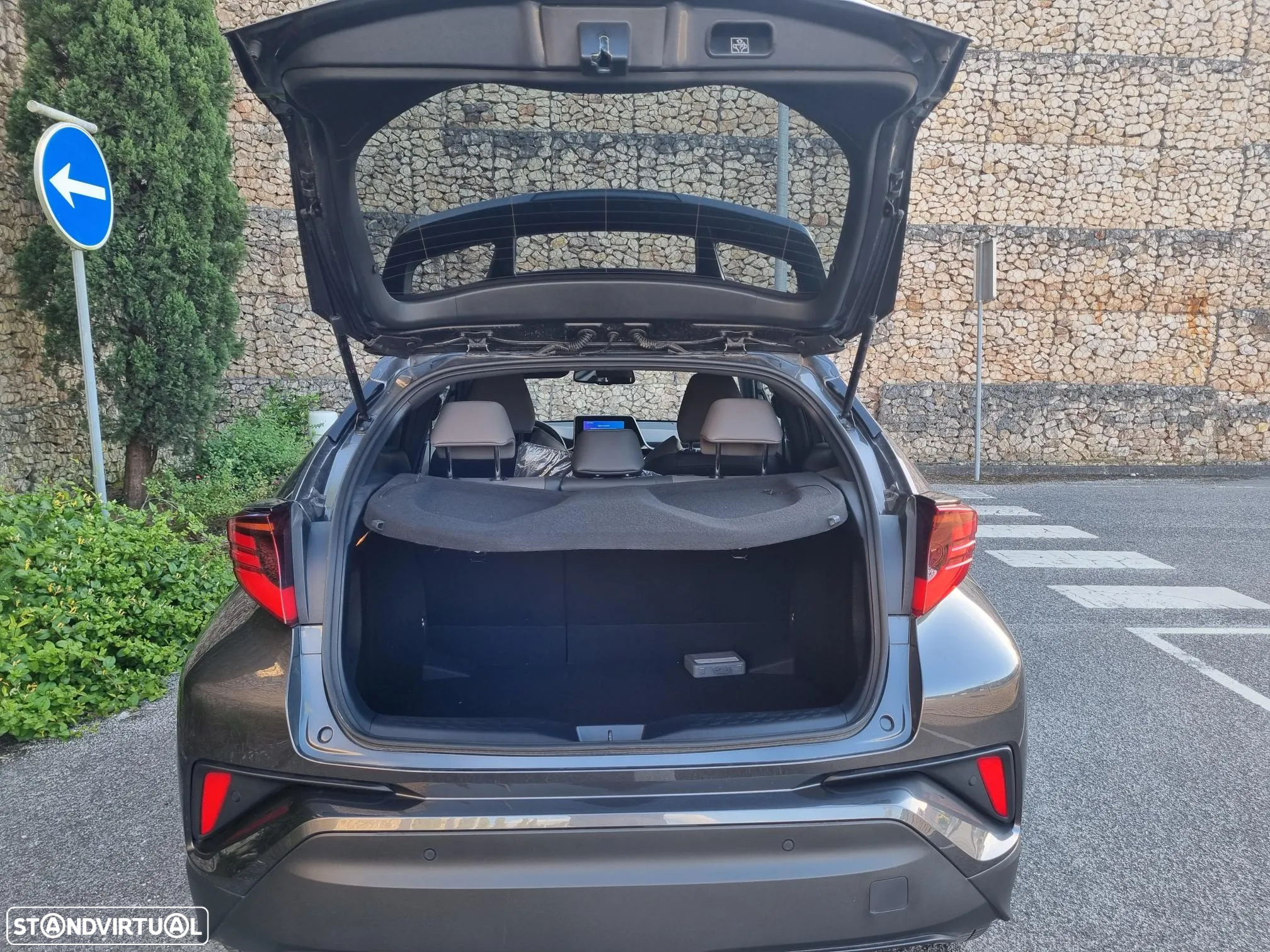 Toyota C-HR 1.8 Hybrid Exclusive+P.Luxury - 9