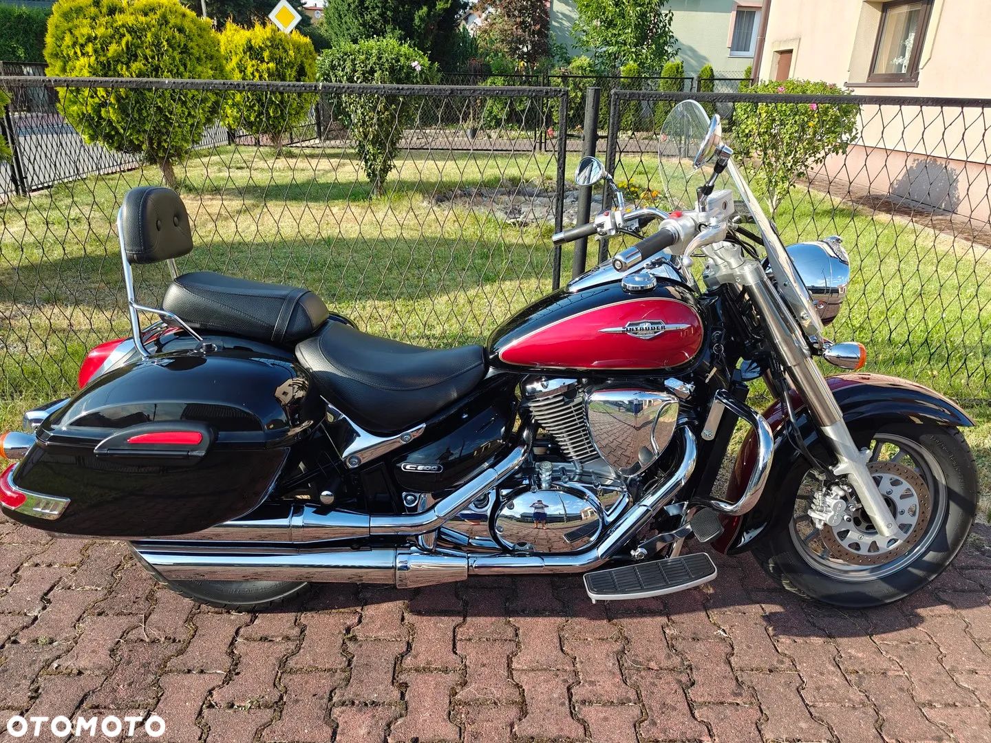 Suzuki Intruder - 1