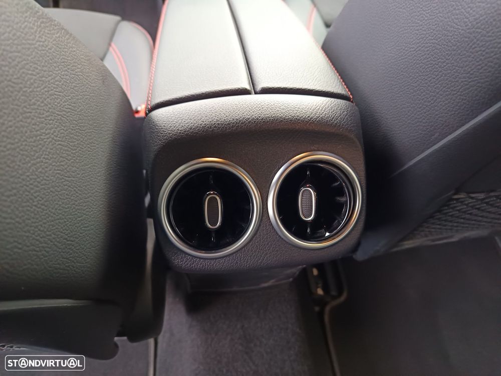 Mercedes-Benz A 200 AMG Line - 37