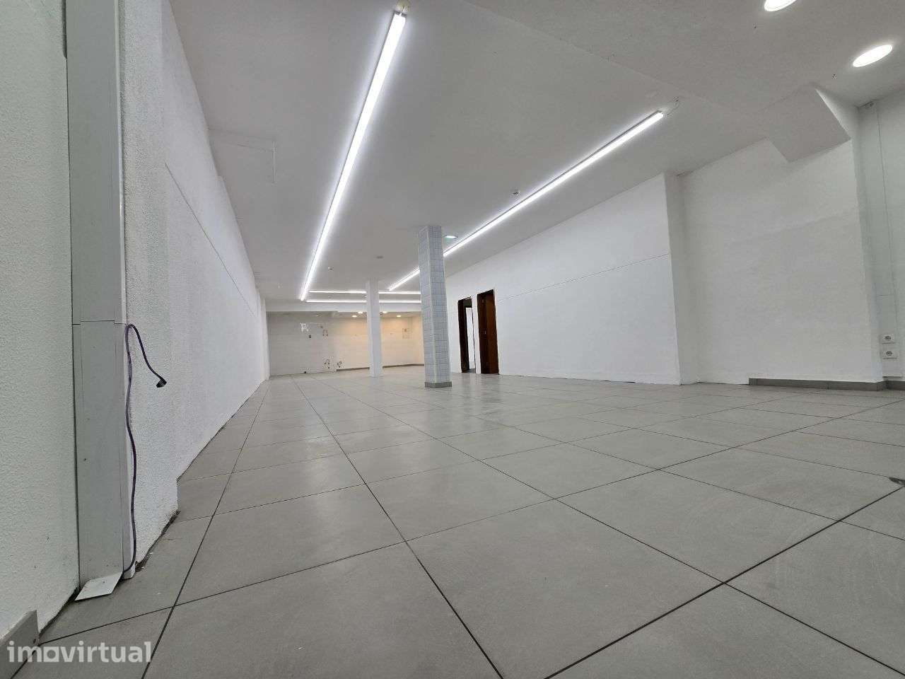 loja  com aprx.300 metros Almada com rendimento - Grande imagem: 4/14