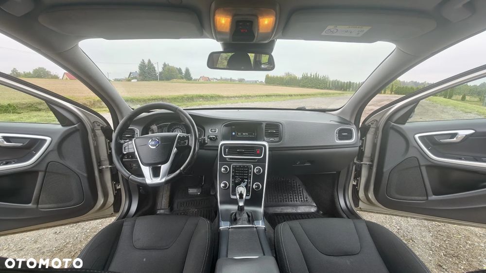 Volvo V60 D2 Momentum - 11