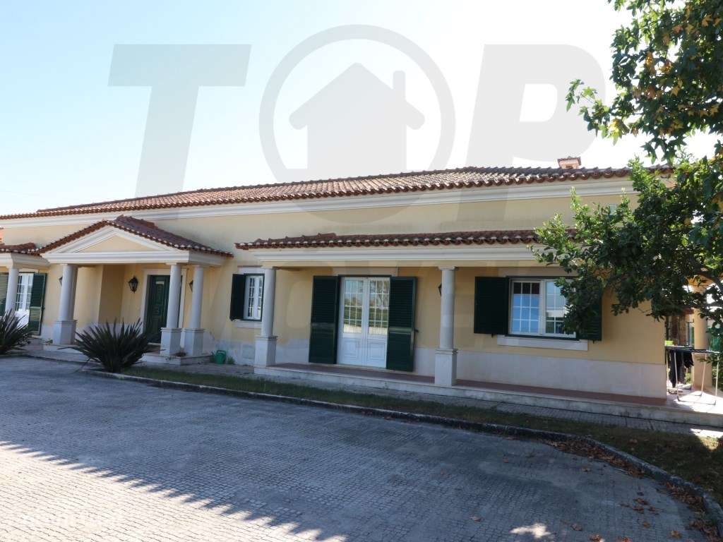 Moradia V4 com Piscina - Benavente - 680.000€ - Grande imagem: 4/39