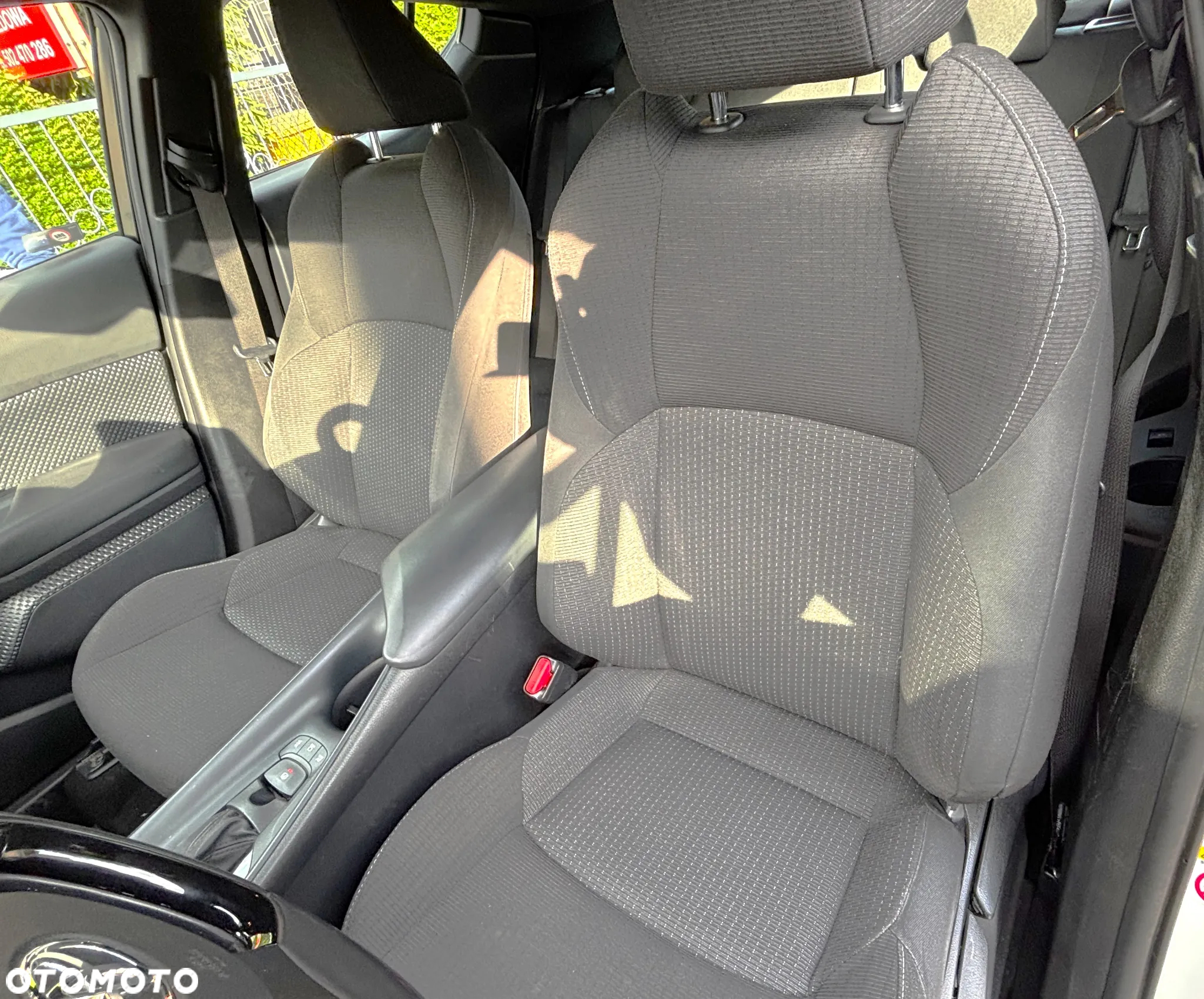 Toyota C-HR 1.8 Hybrid Comfort - 23