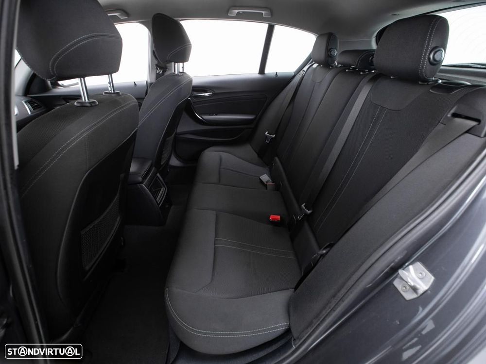 BMW 116 d Line Sport Auto — fotografia 9