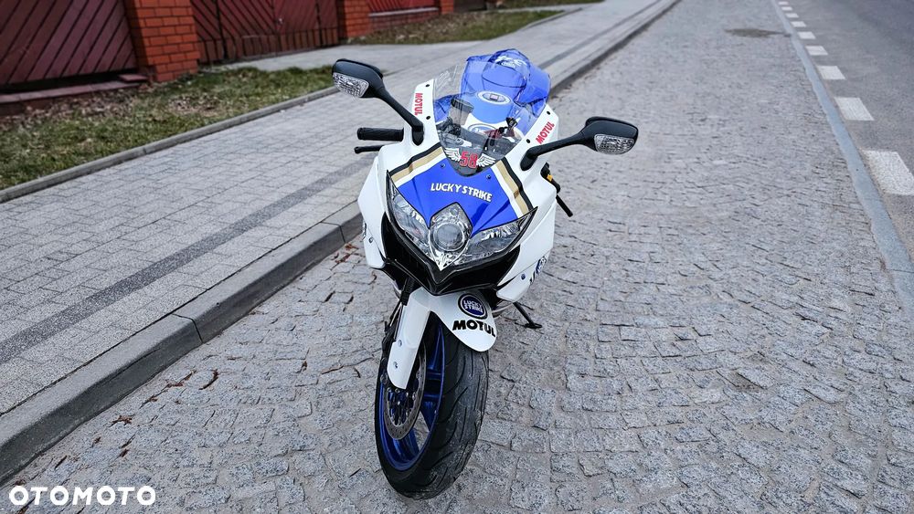 Suzuki GSX-R - 16