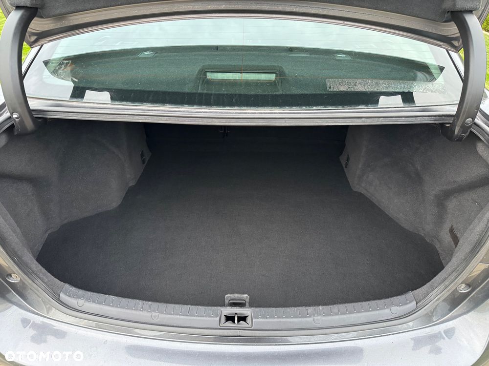 Toyota Avensis - 16