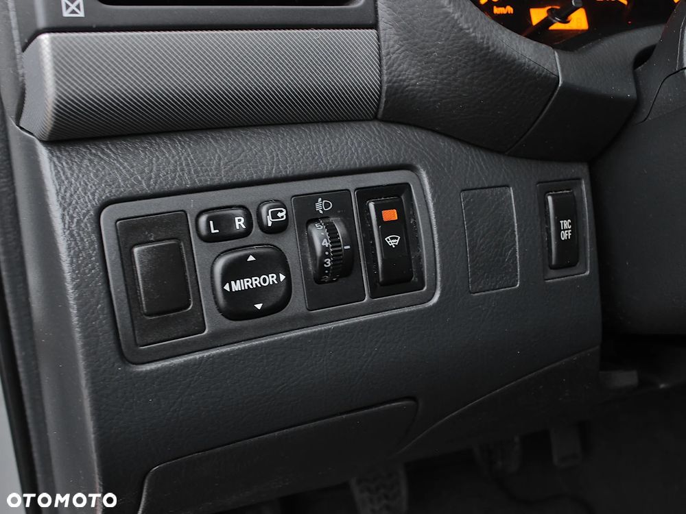 Toyota Avensis 1.8 VVT-i Sol Premium - 25