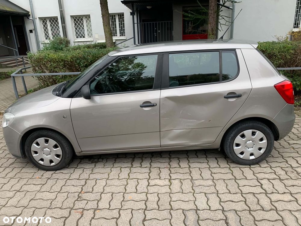 Skoda Fabia 2009 photo 2