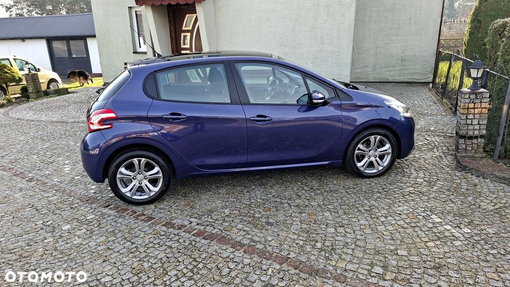 Peugeot 208 1.2 PureTech Allure - 18