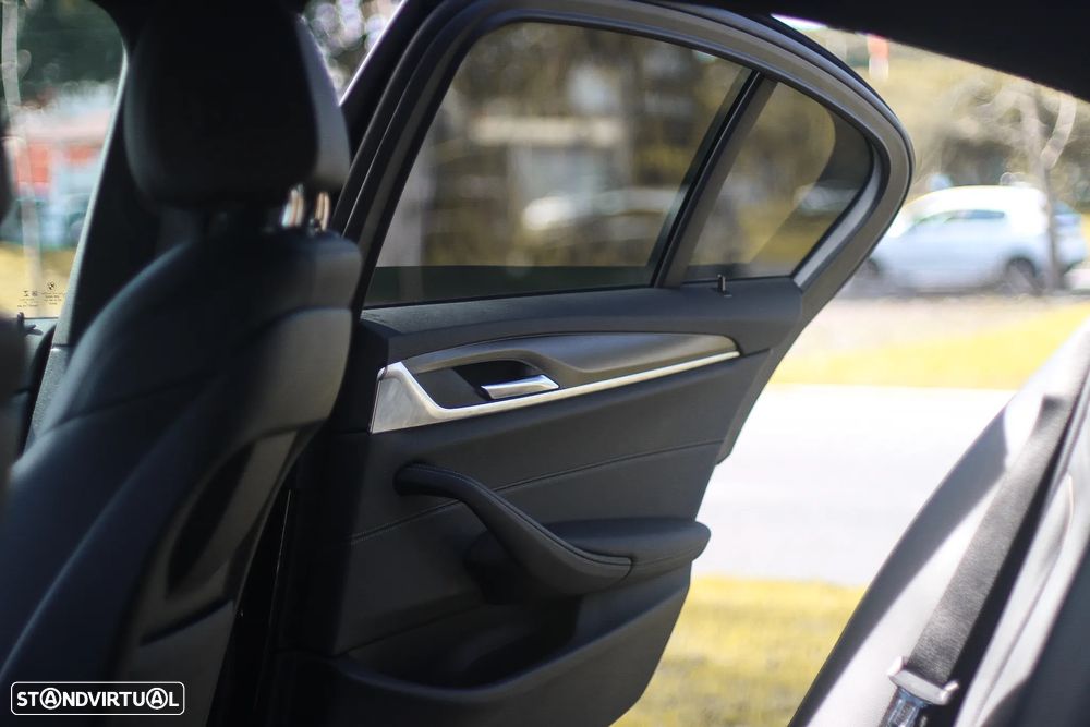 BMW 530 e Pack M - 10