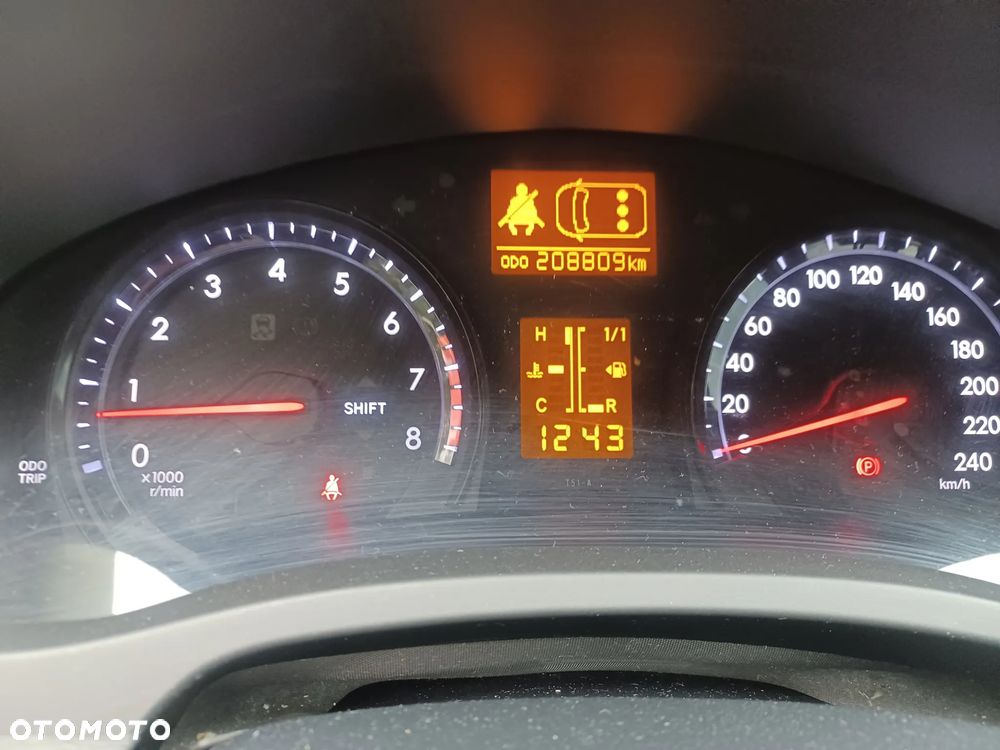 Toyota Avensis 1.8 Edition (2014) - 14