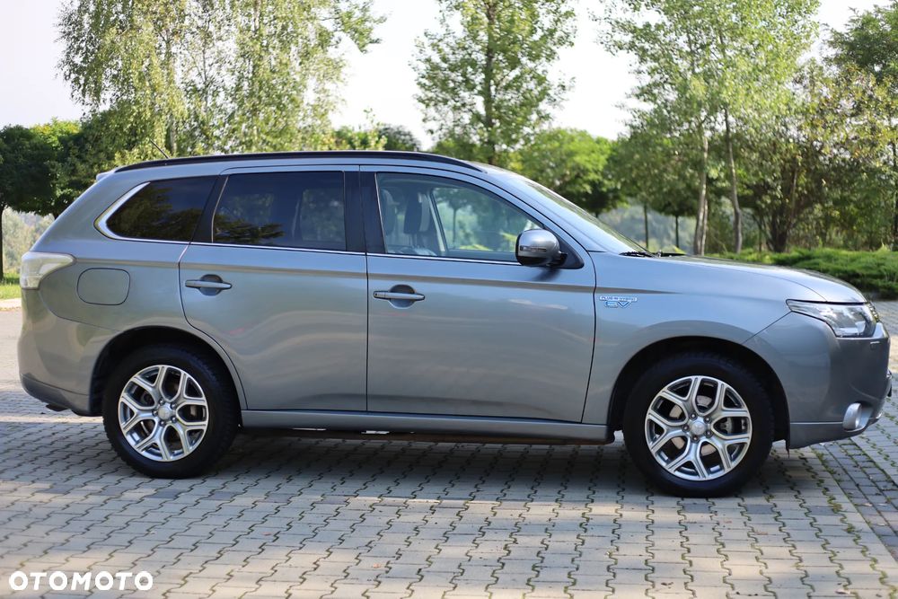 Mitsubishi Outlander 2.0 4WD Plus - 9