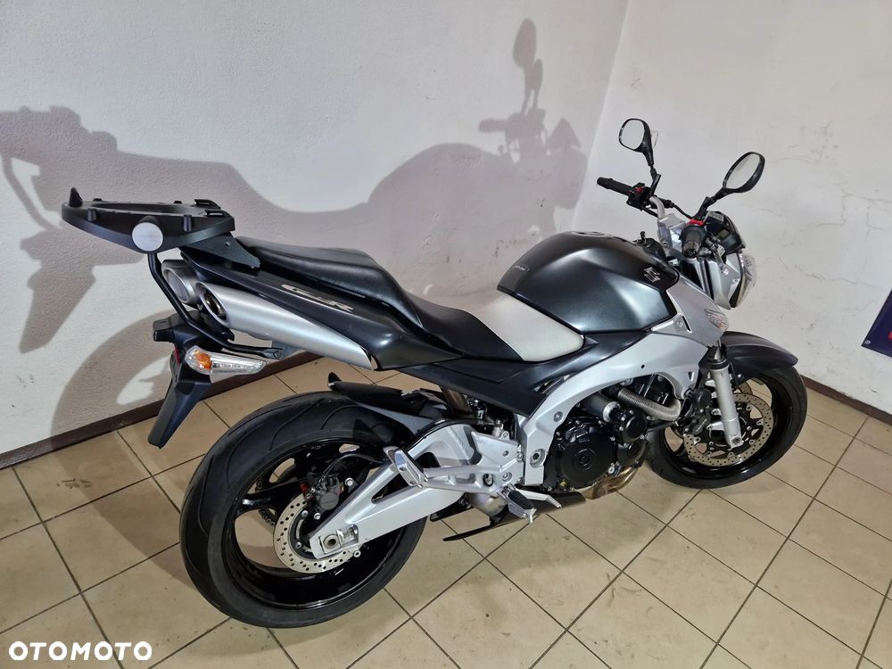 Suzuki GSR - 5