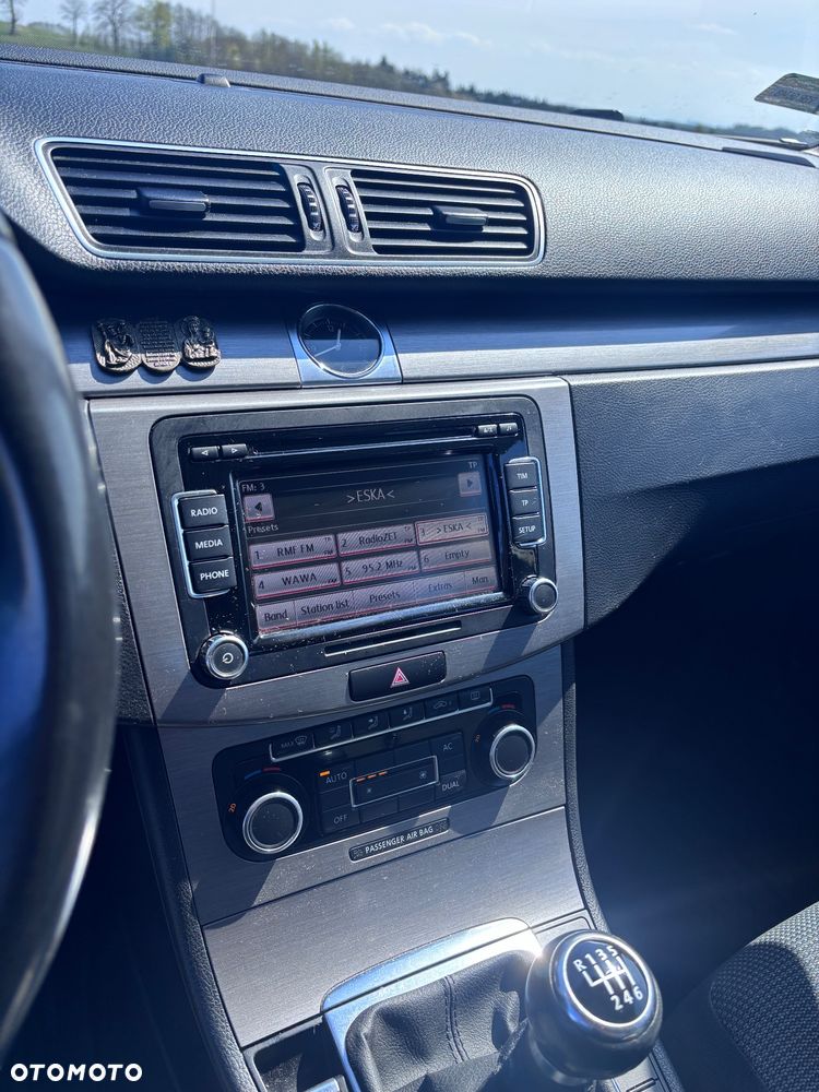Volkswagen Passat 1.6 TDI DPF BlueMotion Technology Comfortline - 13