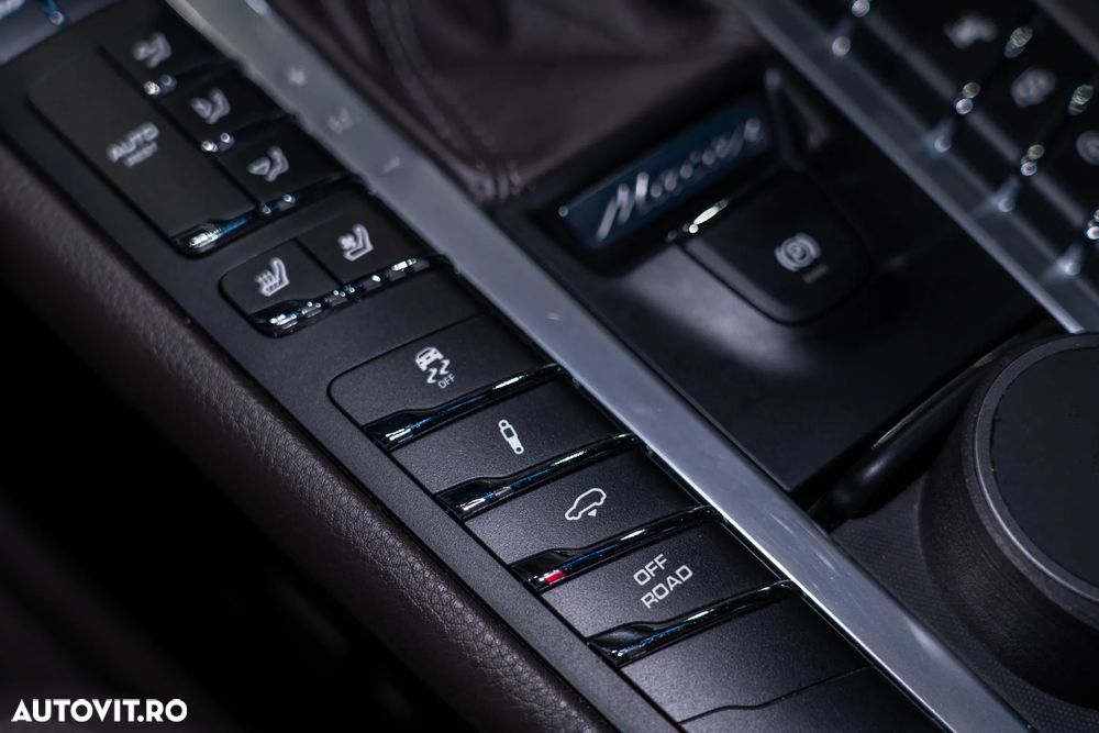 Porsche Macan Turbo PDK - 30