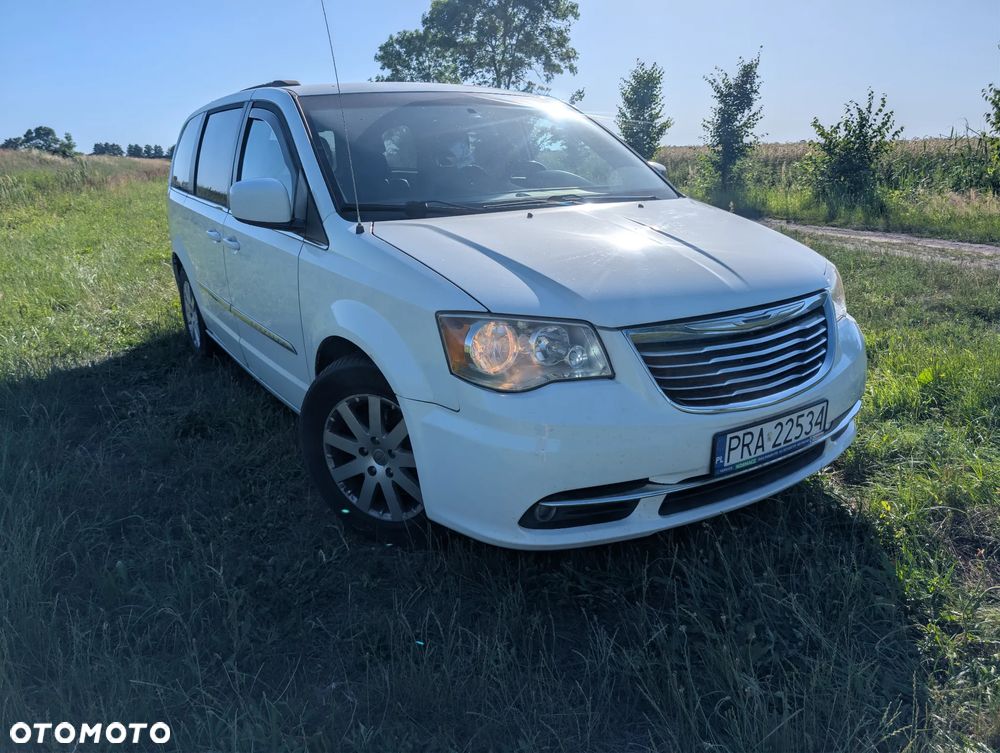 Chrysler Town & Country - 2
