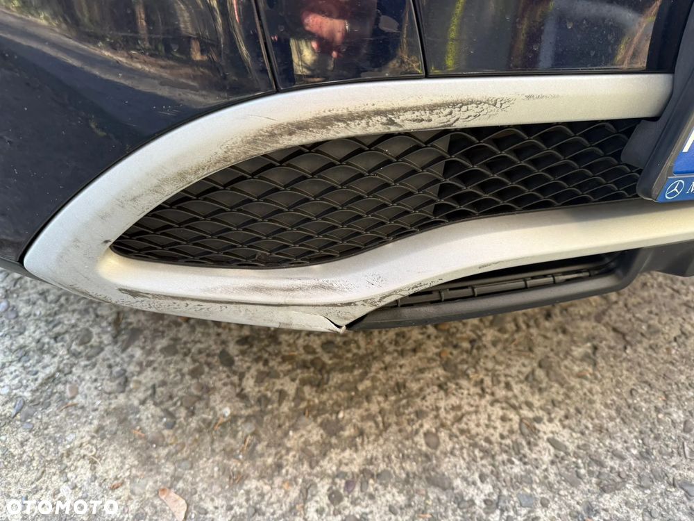 Mercedes-Benz GLA 180 7G-DCT - 13