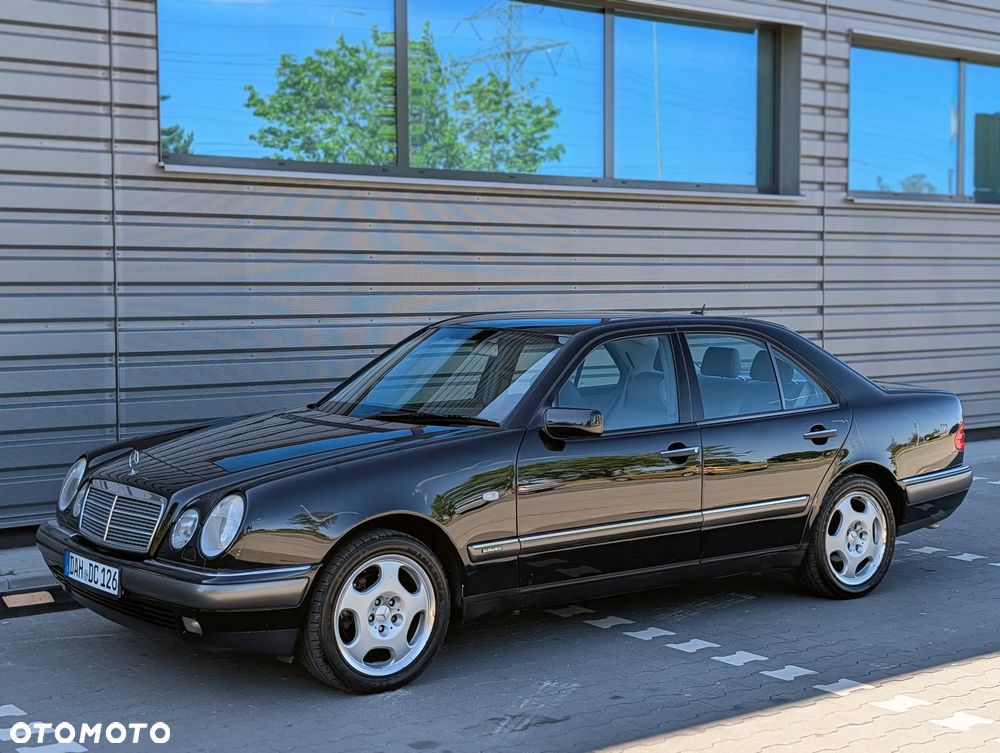 Mercedes-Benz Klasa E 320 4-Matic Elegance - 1