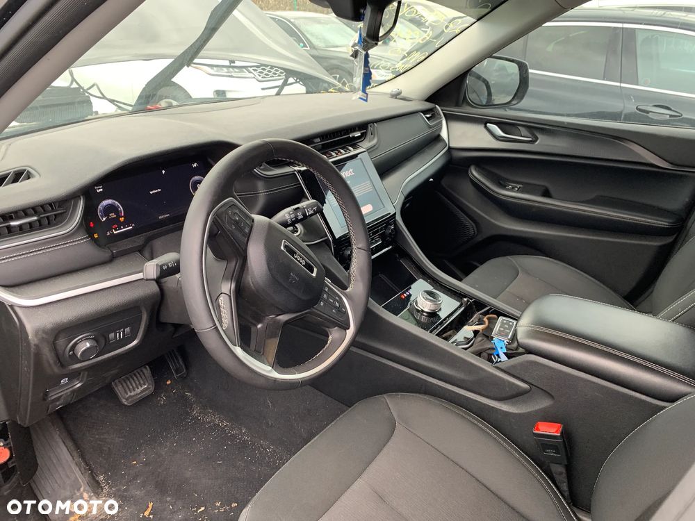 Jeep Grand Cherokee - 16