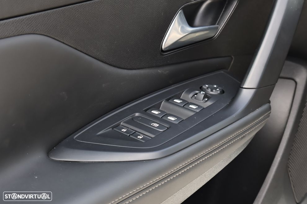 Peugeot 408 1.6 Hybrid Allure e-EAT8 - 18
