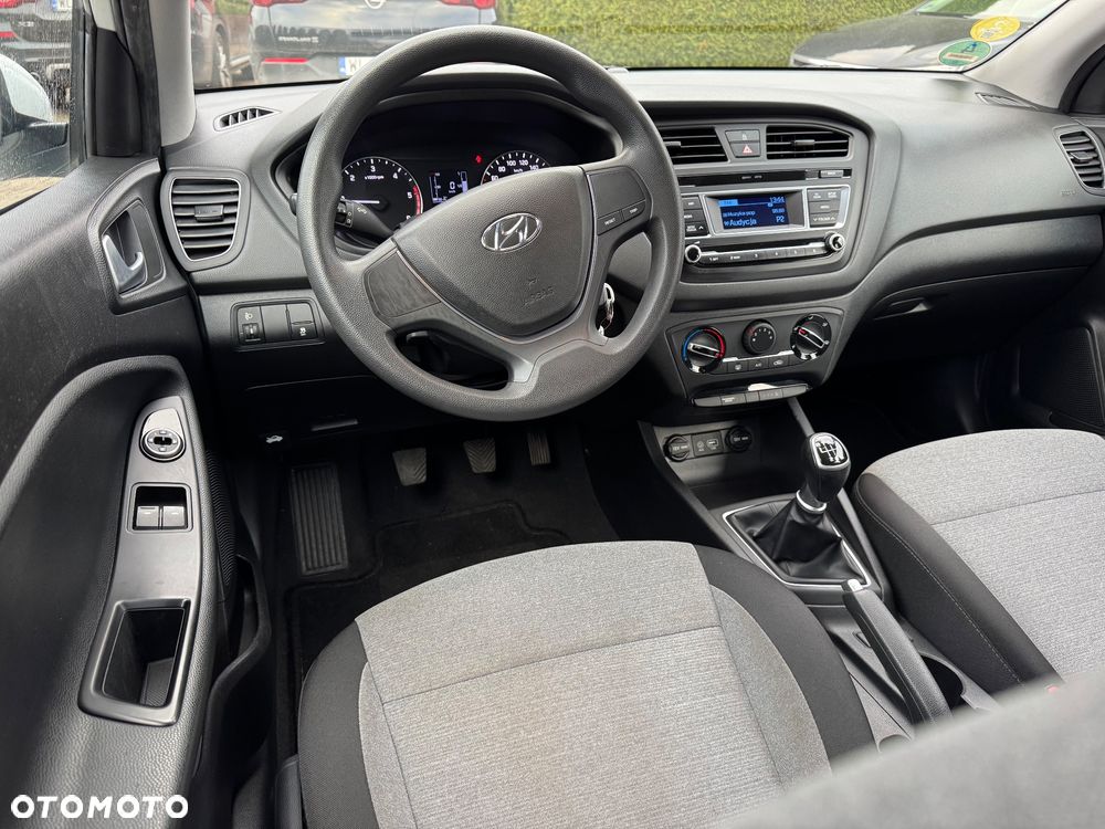 Hyundai i20 1.1 CRDi YES Silver - 14