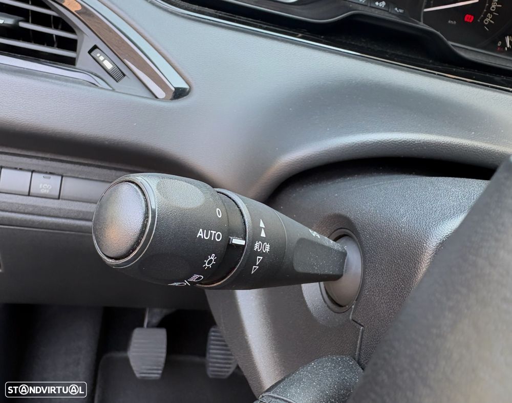 Peugeot 208 1.2 PureTech Signature - 18