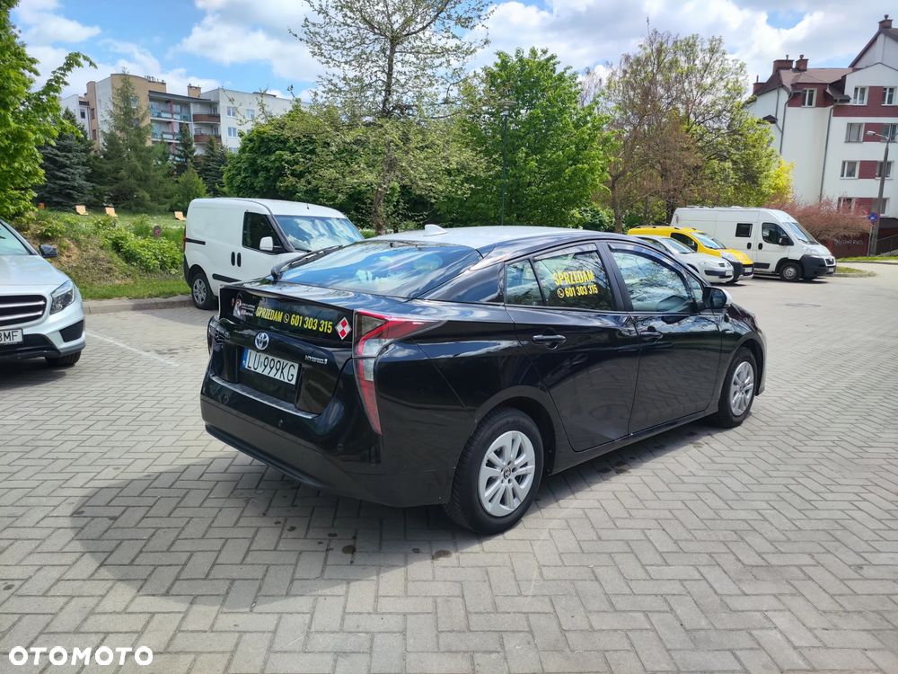 Toyota Prius Hybrid - 4