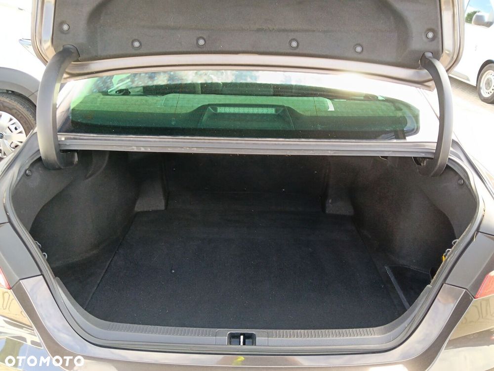 Toyota Camry 2.5 Hybrid Executive CVT - 16