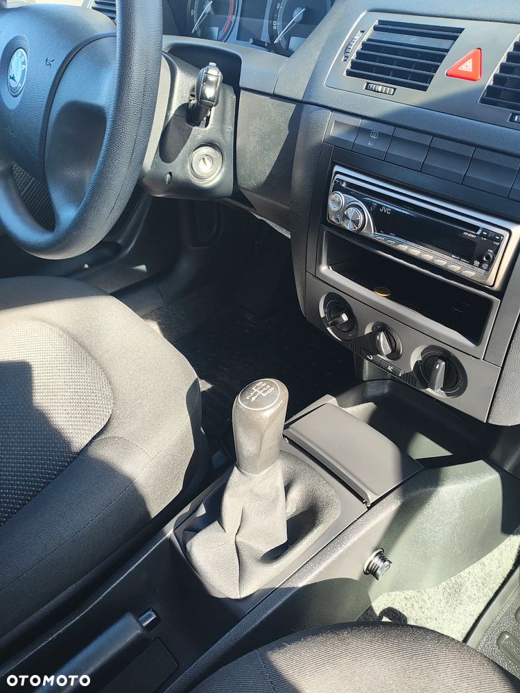 Skoda Fabia 1.4 16V Ambiente - 2