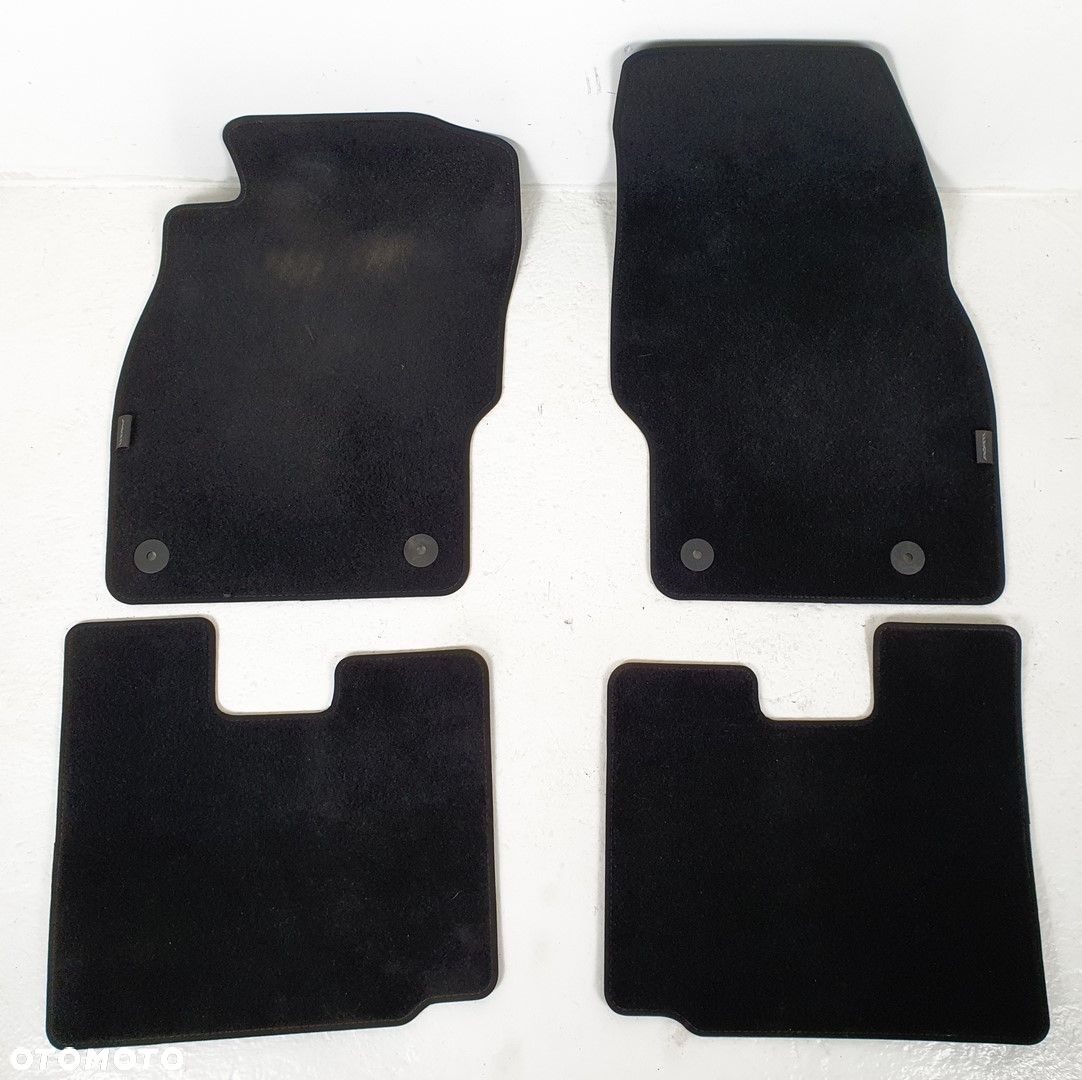 DYWANIKI WYCIERACZKI OPEL ADAM 13377738 KOMPLET - 1